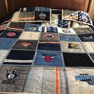 Pottery Barn Teen Boy Queen Comforter NBA with 2 pillow shams no tears or stains